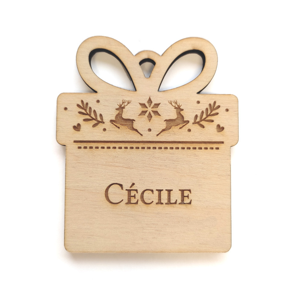 Cadeau Noël en bois personnalisable. Cadeau à suspendre déco en bois gravé.