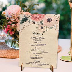 menu de mariage en bois sur table
