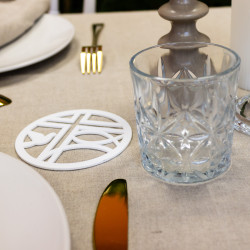 Dessous de verre décoration de table chrétienne pour évènement religieux colombe et poisson en plexi blanc