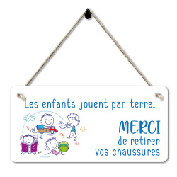 Plaque à suspendre Les enfants jouent par terre merci de retirer vos chaussures