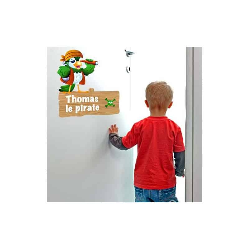 STICKER PERSONNALISATION PIRATE (E0213)